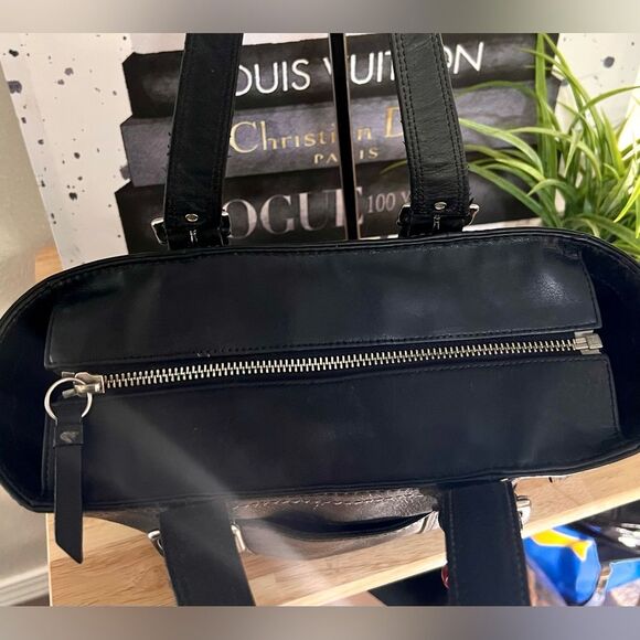 COACH Vintage Hampton Tote F10194 Black Glove Leather w/Silver hardware. - Picture 5 of 13